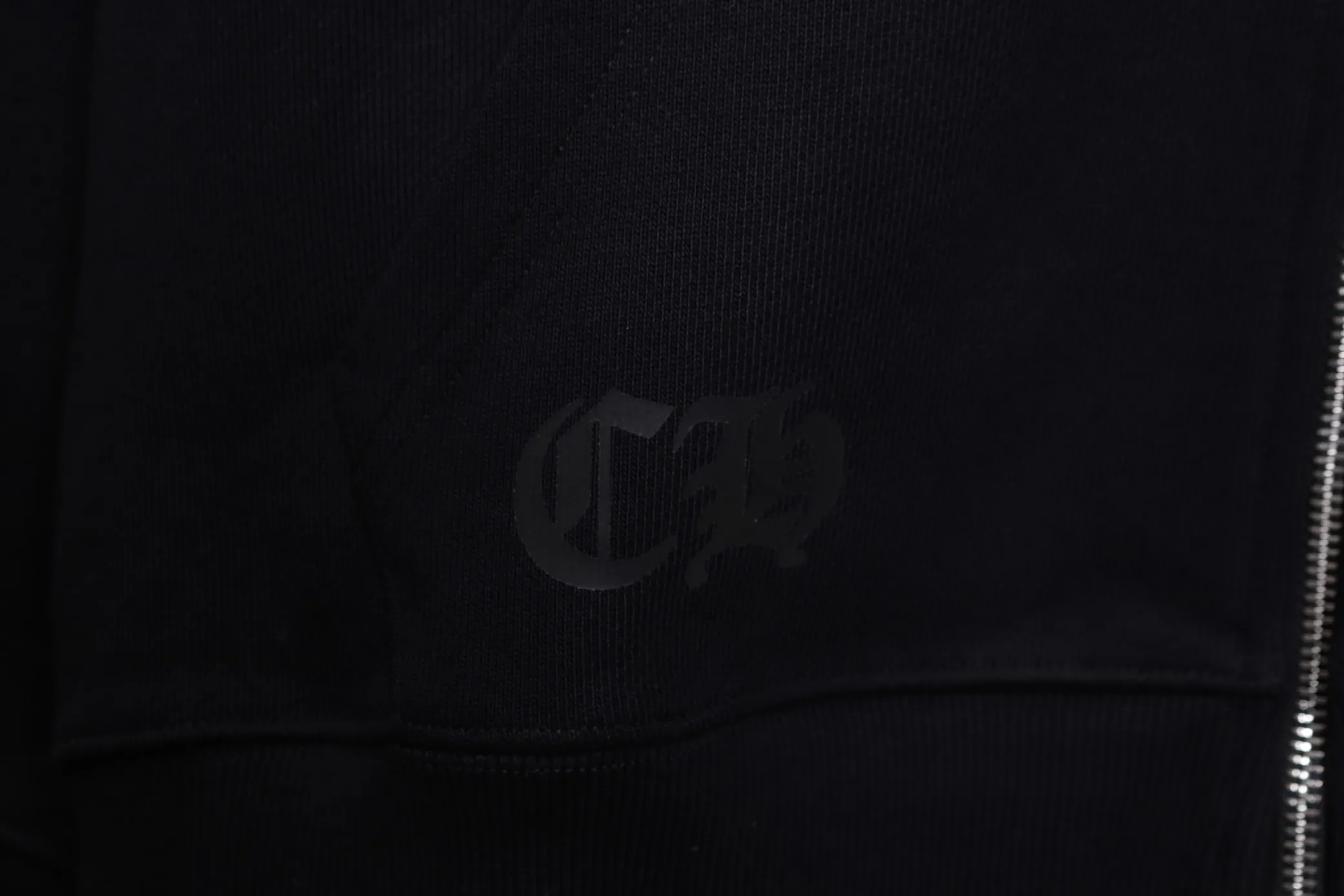 P350 top version new k01 🇺🇸City limited｜ChromeHearts 25 early autumn Chrome Hearts zipper hooded sweatshirt is here Sanskrit letter city cross horseshoe zipper hooded sweatshirt, same style for men and women, a must-have basic versatile sweatshirt jacket for early autumn, easy to solve daily matching problems! Casual fit hooded sweatshirt, the silhouette is casual, smooth, casual and tolerant. 510g, custom-made high-weight pure cotton fabric with clear texture and comfortable upper body. The classic model is a must-have for students. If you like it, come and get the same model!